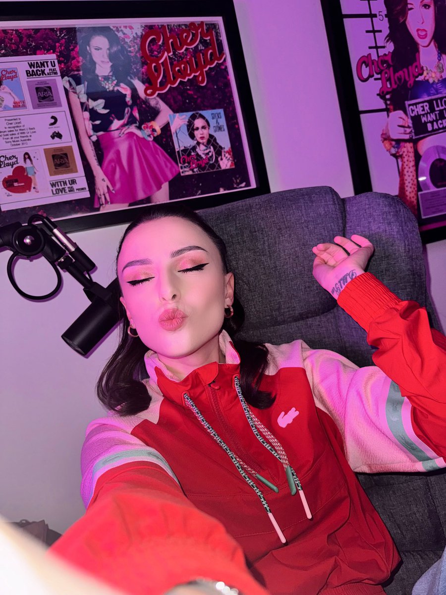 Cher Lloyd tweet media