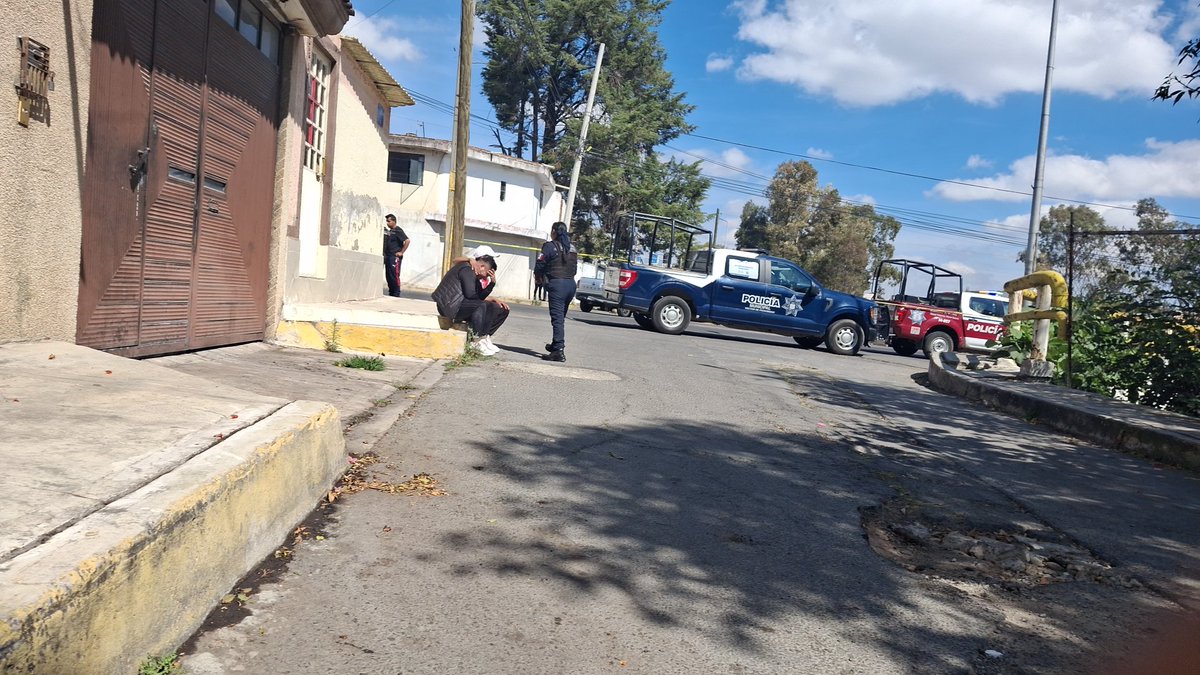 NotUltiMomento's tweet photo. #AlMomento encuentran a hombre muerto en el río Colonia zaragoza, familiares y policía municipal en lugar. https://t.co/irknzk9v5m
