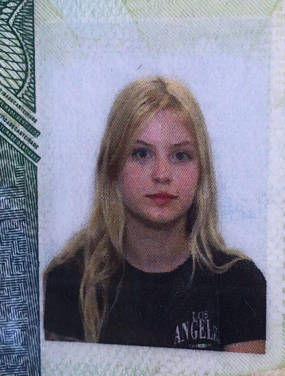 heloisaghot's tweet image. eu na identidade