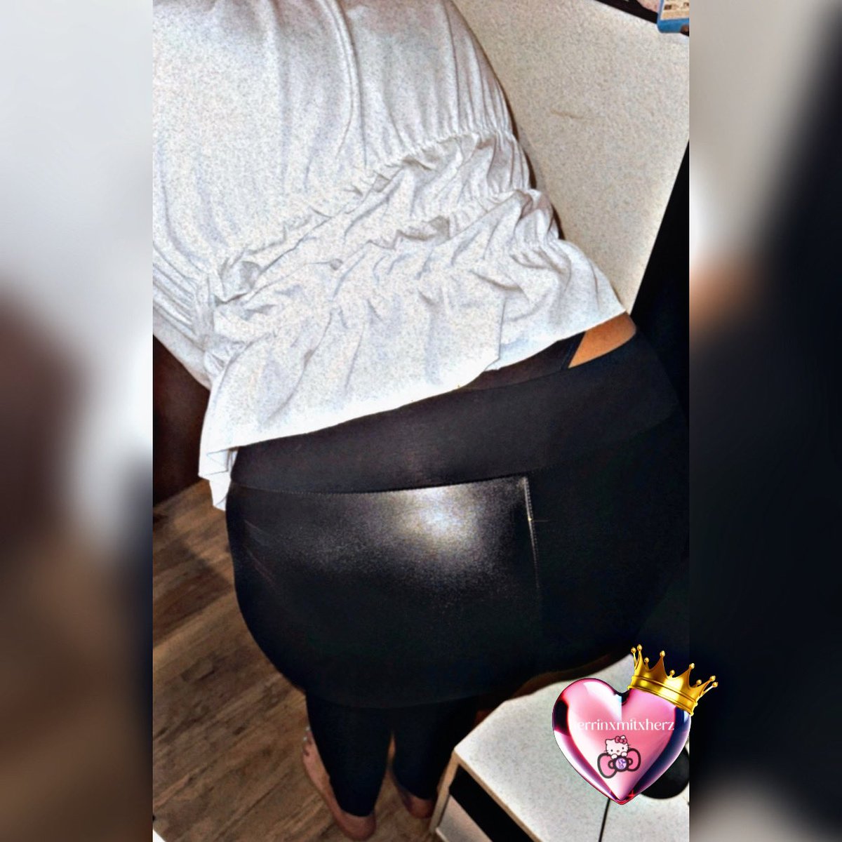 herrinxmitxherz's tweet photo. Du liebst den Anblick 🍑
Er macht dich willenlos & zahlgeil. 😏💸
… und meine Füßchen 🦶 sind auch noch zu sehen. 😏
#findom #findomdeutschland #zahlschwein #zahlfotze #paypig #assaddicted #zahlsklave #moneydom https://t.co/SXgzlypfET