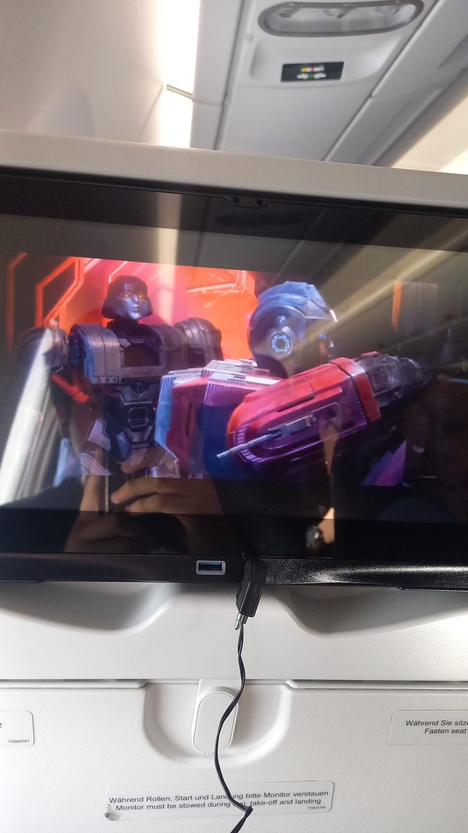 Yordiwein's tweet photo. Oigan piweis, estuve de viaje y en el avión vi tf one y encontré un doblaje que no tiene a lalo capetillo ni a juca, tengo audios y estoy tratando de extraerlos para poder subirlos, pero entonces si hubo un redoblaje ?
@TF_Noticias_ES https://t.co/SfjUsOrPku