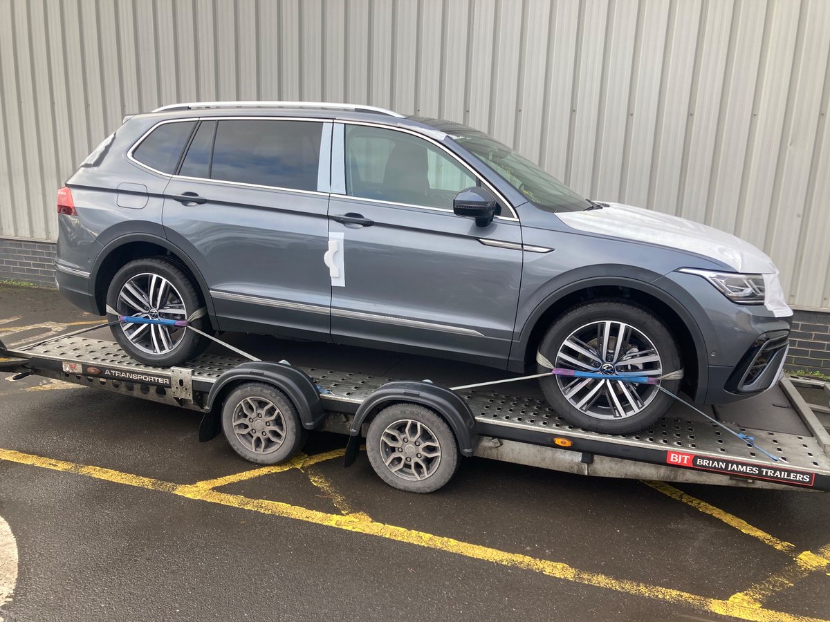 CaptainMov12489's tweet photo. And another one for today 
This superb 7 seater Volkswagen Tiguan all space 
Dealer transfer @jct600 Volkswagen https://t.co/C0ams1uvVC