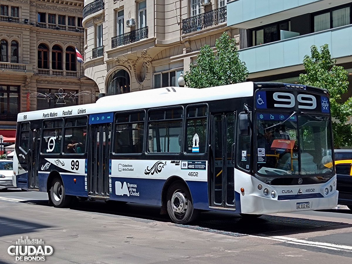 CiudadDeBondis's tweet photo. ESTILO RECUPERADON'T
Cuando la #Linea106 volvía a vestir los colores blanco, verde y negro característicos de la vieja "CUSA", le cae la imposición de plotter azul municipal y el falso fileteado, al igual que en su hermana menor (#Linea99).
Coches #4545 #4602 y #4608 https://t.co/NVw9hg2X90