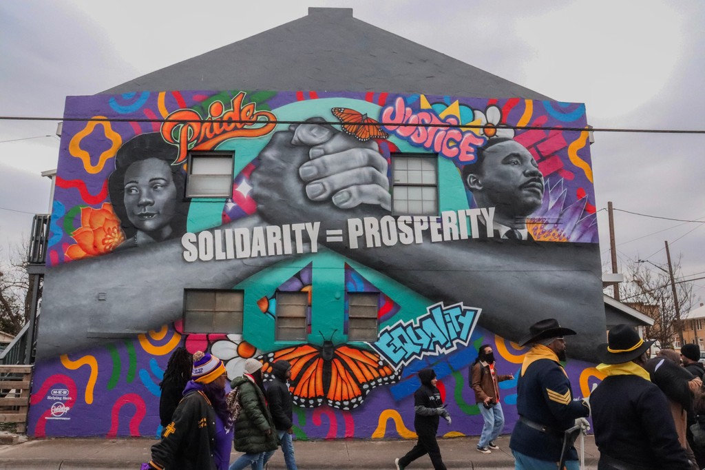 SanAntonioMag's tweet image. Today, San Antonio marched in honor of Dr. Martin Luther King Jr.'s legacy of justice, equality, and love. A powerful reminder of the progress we've made and the work still ahead. 

📸 &amp;amp; ✍🏾: @bnjrboma

#MLKDay #MLKMarch #SanAntonio #HonorTheLegacy