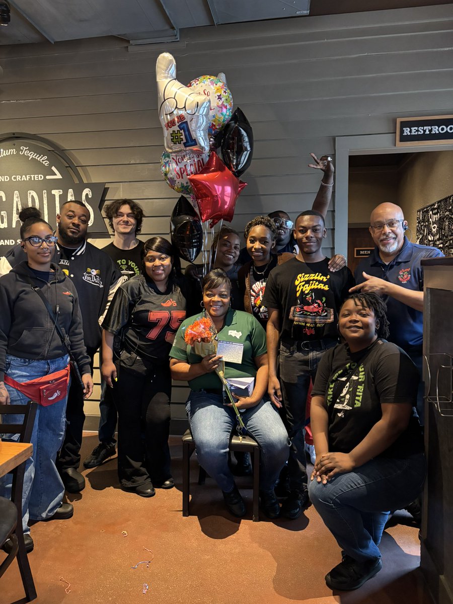 DeeDenotera's tweet photo. #chiliheadcommitment=🌶️❤️🌶️❤️  #senseofbelonging #playing restaurant#Lancaster 😭 its my last day https://t.co/dbzsYxwM6r