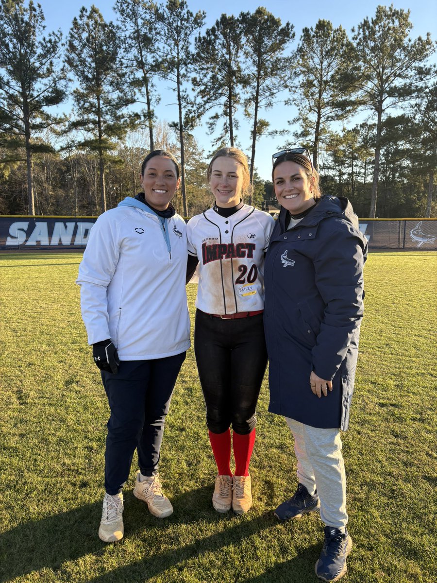 A very fun day <a href="/USCBSoftball/">Sand Shark Softball</a> ! I was so happy to be back and show off my improved skills. Thank you to Coach <a href="/CodeeYeske/">Codee Yeske</a> and Coach <a href="/a_owen4/">Alison Owen Yeske</a> for hosting such a fantastic camp!