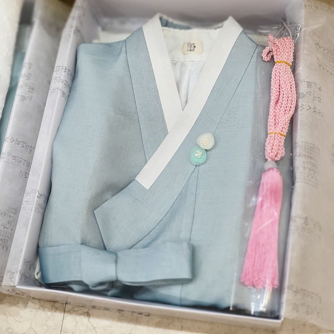 tobithobb's tweet image. ㅤ   
ㅤㅤㅤㅤㅤㅤㅤㅤㅤMisi Paket 📦

To: @abcdtwtk @acelclarence_lo @diselaras @sedayukisa @lamnathaan 
From: Haerin @matrikoska
Note: Kakak kakak, Hope you guys like it. Big love from Korea &amp;gt;•&amp;lt; ❤️
  ㅤㅤ