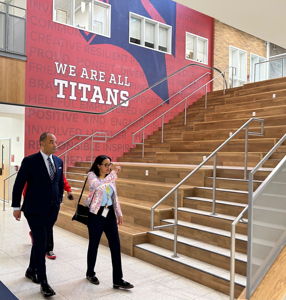 AlexVAPDChief's tweet image. Thank you @ACPSk12Supt for giving me a tour of both high schools &amp;amp; taking time to discuss how we can implement programming between police and ACPS to build trust &amp;amp; strong relationships. #onealexandria #oneapd