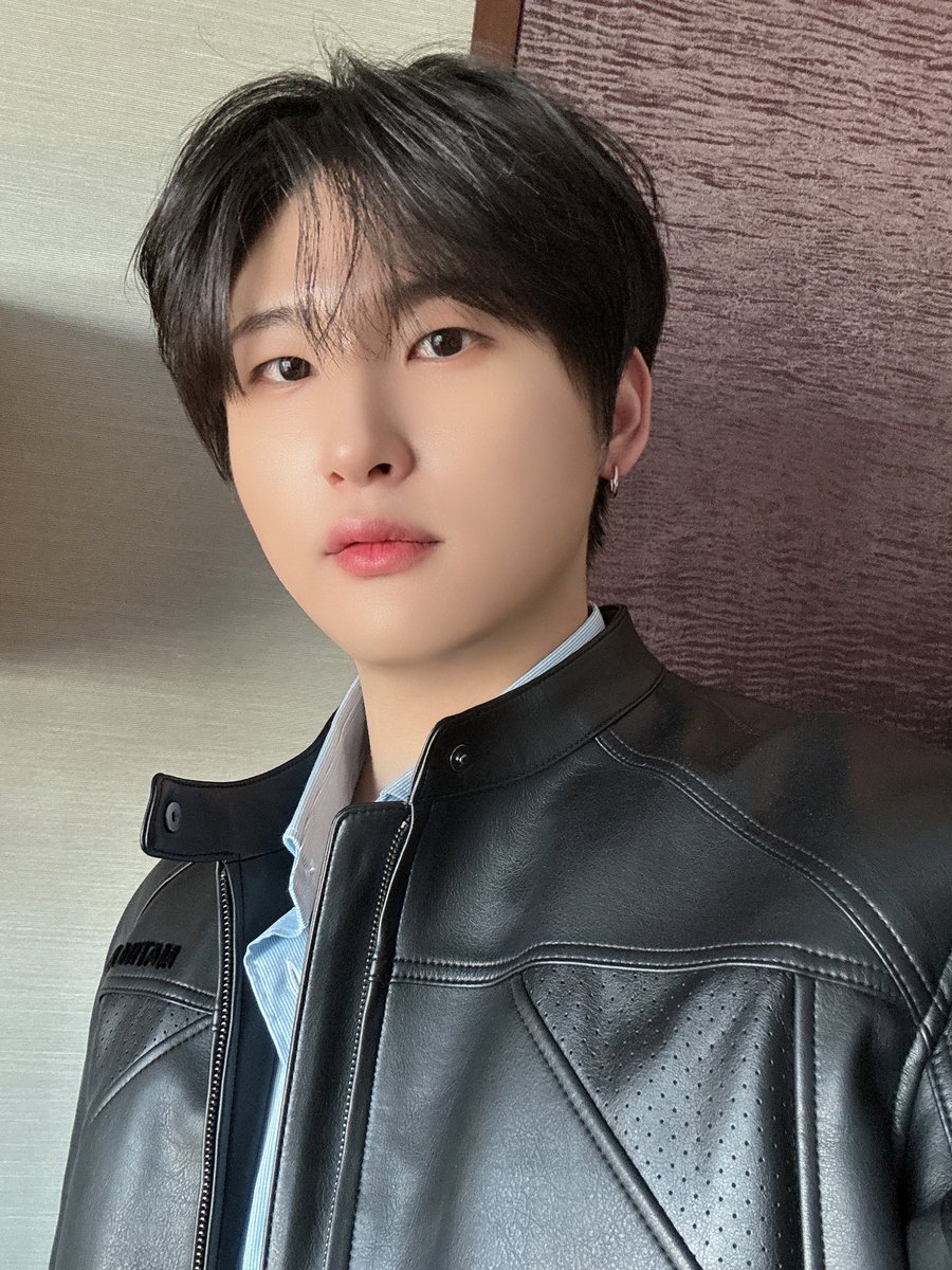 HeirByChance's tweet photo. @𝚓𝚞𝚗𝟶𝟶 𝐦𝐚𝐝𝐞 𝐚 𝐩𝐨𝐬𝐭 𝐭𝐨: '𝚙𝚞𝚋𝚕𝚒𝚌'

𝘮𝘰𝘯𝘥𝘢𝘺 𝘣𝘭𝘶𝘦𝘴. https://t.co/1hE0Iz2l2i
