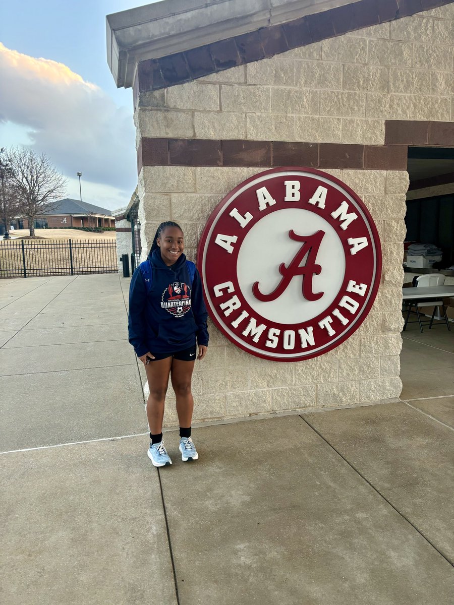 KhloeSRob's tweet image. I had a blast at the Bama Id camp!! Great way to spend the weekend playing ⚽️⚽️
All the coaches and players were so kind and welcoming @AlabamaSoccer @UACoachHart @SouthernMissSoc @Darby_N_Pittman