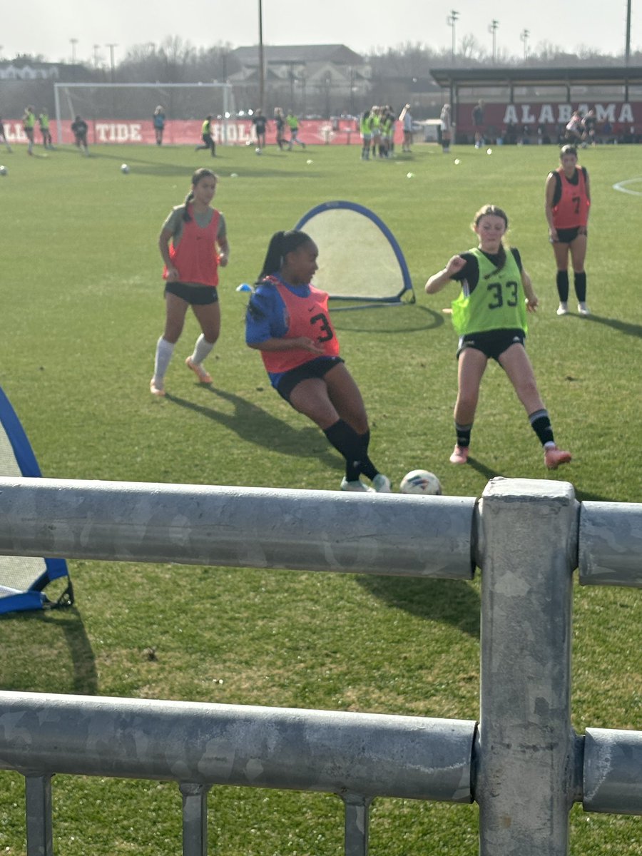 KhloeSRob's tweet image. I had a blast at the Bama Id camp!! Great way to spend the weekend playing ⚽️⚽️
All the coaches and players were so kind and welcoming @AlabamaSoccer @UACoachHart @SouthernMissSoc @Darby_N_Pittman