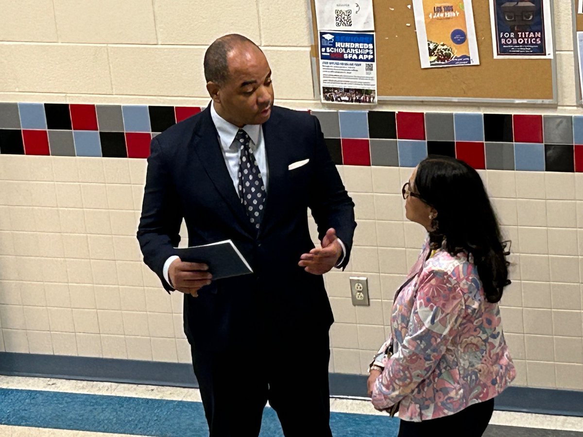 AlexVAPDChief's tweet image. Thank you @ACPSk12Supt for giving me a tour of both high schools &amp;amp; taking time to discuss how we can implement programming between police and ACPS to build trust &amp;amp; strong relationships. #onealexandria #oneapd