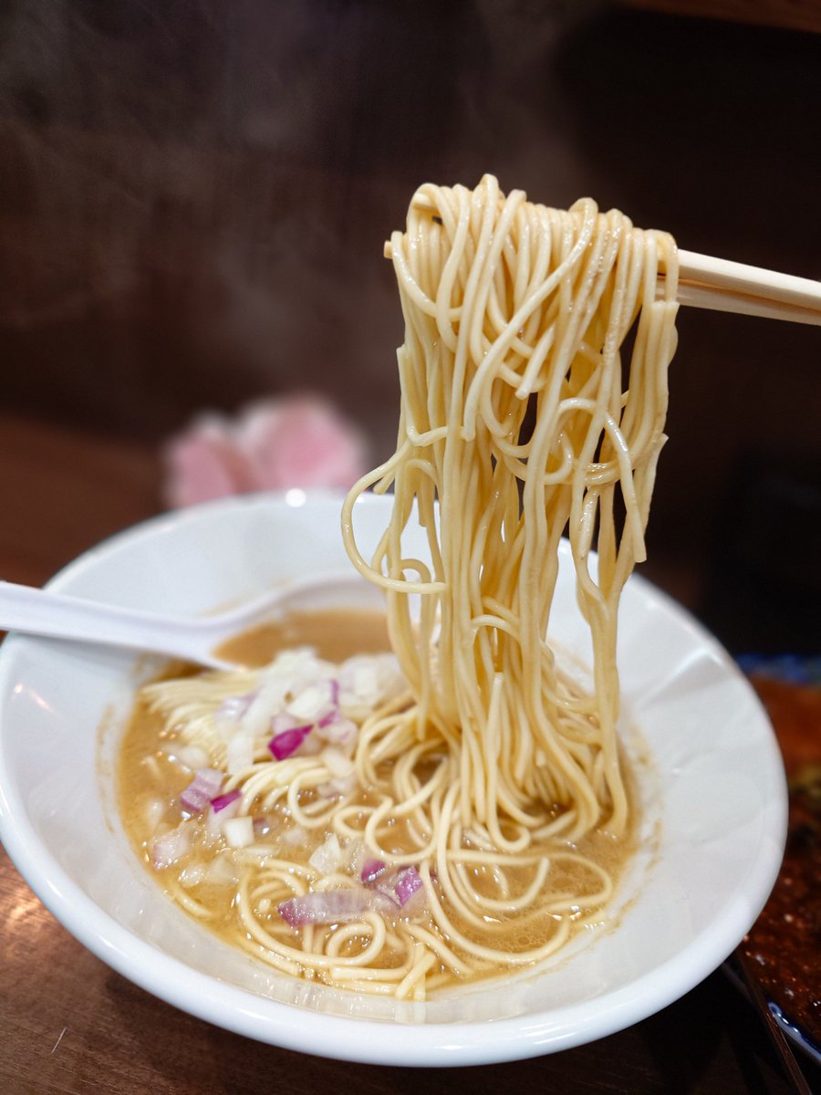 SHO05284559's tweet photo. 🍜Noodle&amp;Spice curry 今日の1番
「埼玉県川口市飯塚」
⭕️朝限定セット（肉増し）
ｶﾏｽ.長崎.ｱｼﾞかけ煮干ソバっ♡
ﾊﾞﾗﾝｽがめちゃくちゃよくて朝から百名店の煮干旨すぎ、、完飲
和風ｷｰﾏｶﾚｰ🍛はｽﾊﾟｲｽの香り豊かで本格的でうま💜　
途中ﾌﾙｰﾂﾖｰｸﾞﾙﾄを混ぜ食べたら飛んだw https://t.co/gMs08mNWzO