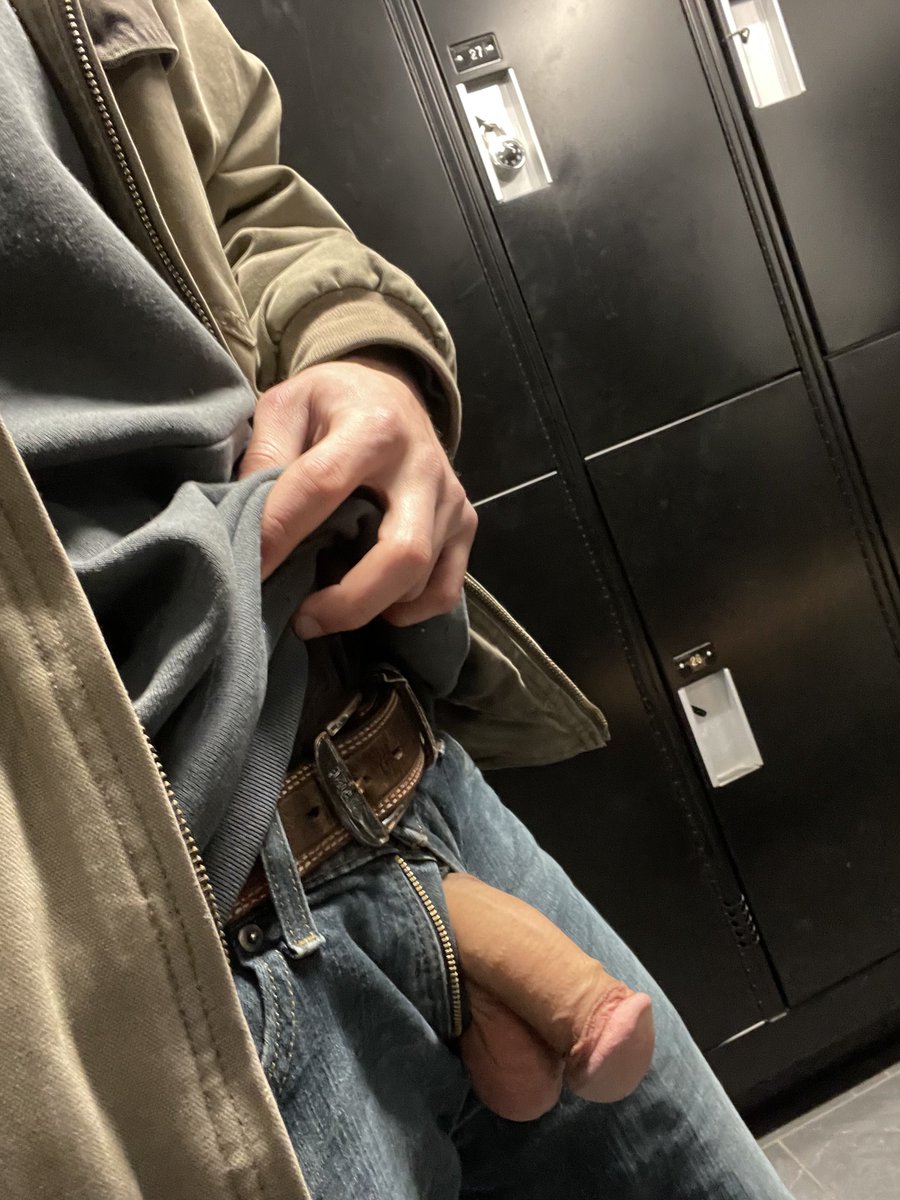 james_sparkster's tweet photo. You catch me like this in the locker room, what’s your next move? https://t.co/gVhS1UqBGp
