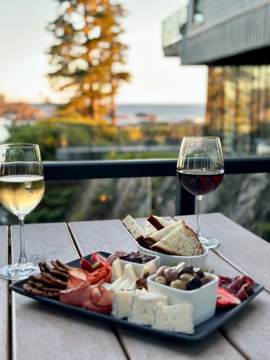 blackrockresort's tweet photo. 🍷🧀🌊 https://t.co/emWV0huZp0