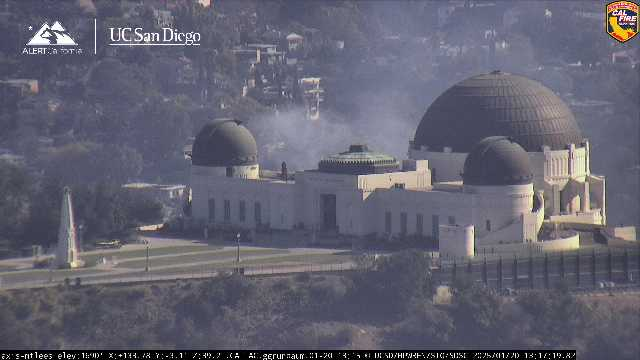 zonie4ever's tweet photo. RT @engineco16: Smoke coming up near the Griffith Observatory. https://t.co/J9mPkyeQNb