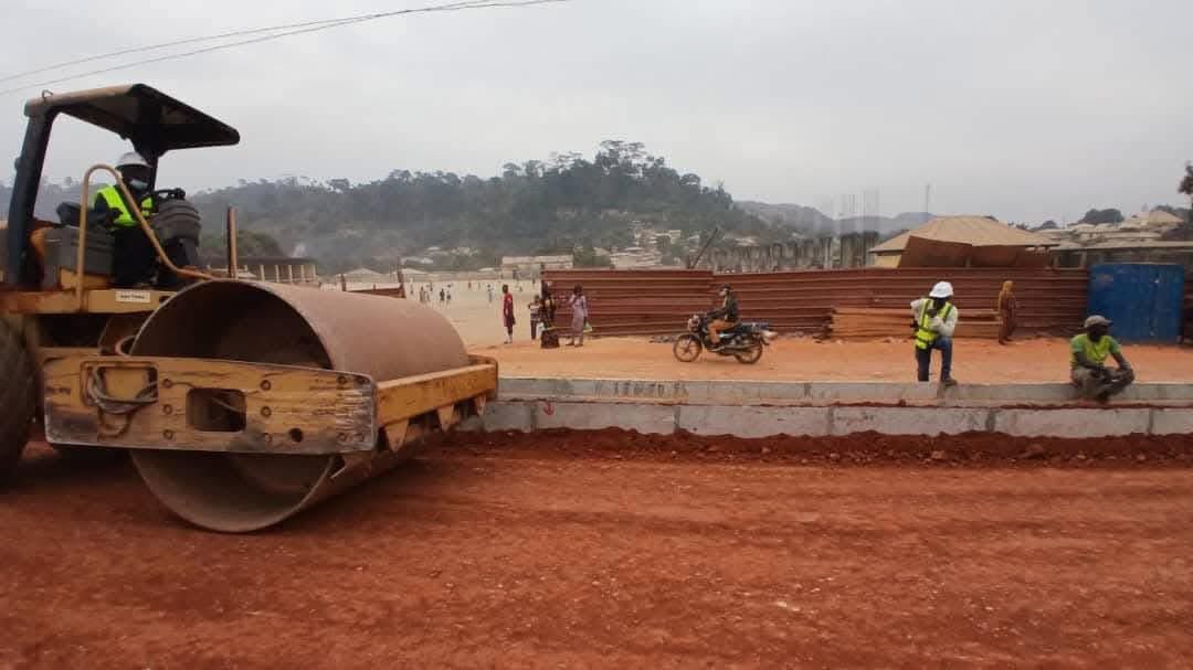 ABOUHUD's tweet photo. RÉFONDATION ROUTIÈRE
Quelques clichés de l'état d'avancement des travaux de bitumage des voiries du centre ville de Macenta, ce lundi 20 janvier 2025.
Ça travaille progressivement et sûrement.🙏
#Guinee 🇬🇳
#Conakry
#Macenta https://t.co/txWi03mrop