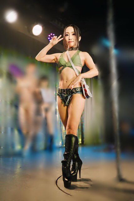 mash_carnival's tweet photo. カーニバル東京は基本撮影禁止なんですけど、1stショー終わり(21時過ぎくらい？)にメンバー限定で撮影ができたりします。
そのときの写真！
#carnival #dance #showgirl #poledance #蒲田 #夜遊び #楽しい #蒲田カーニバル #カーニバル東京 https://t.co/rRgl1oMZpl