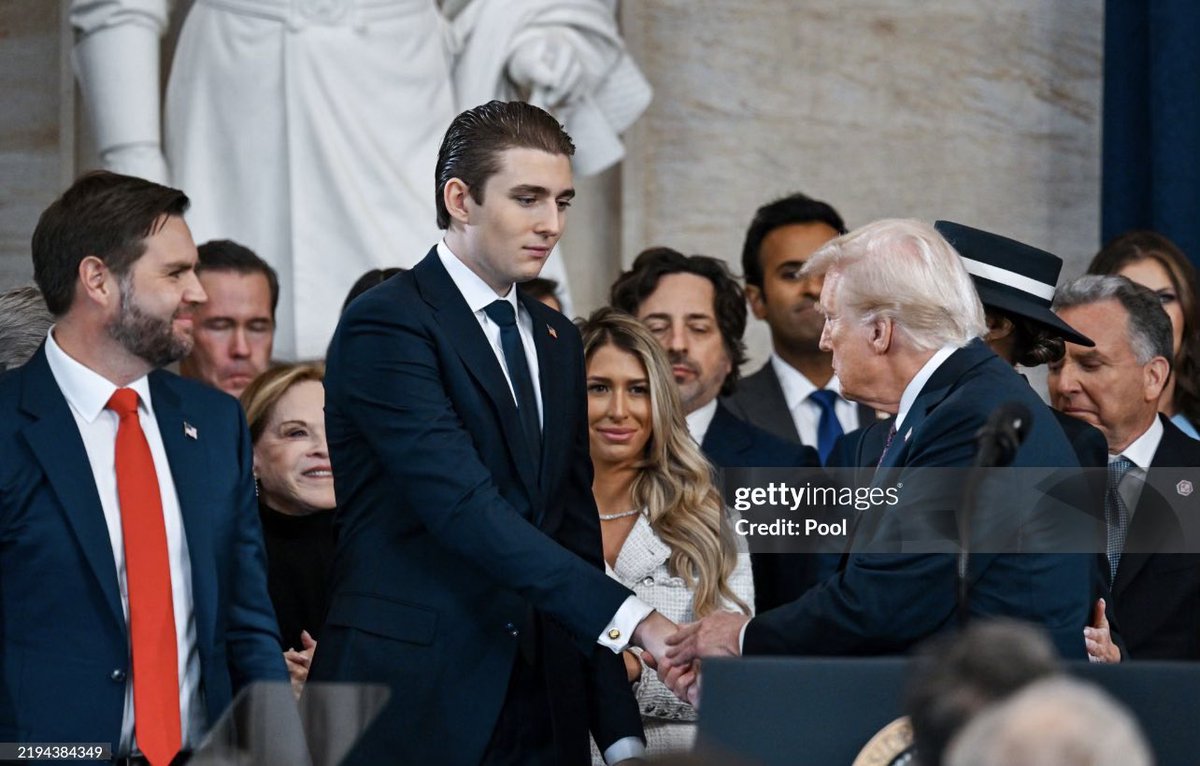 OvalAffairs's tweet image. Drop the Hardest Pictures from the inauguration in the comments ⬇️
I’ll start