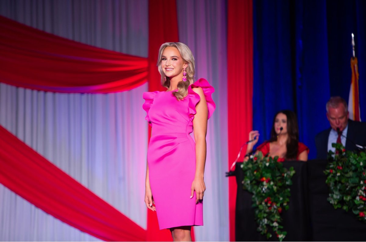 Congratulations to another one of our firecrackers, Marley Mueller, for making the top 10 at the Strawberry Queen pageant. 💪🧨 #flfirecrackers #firecrackers #firecrackersoftball