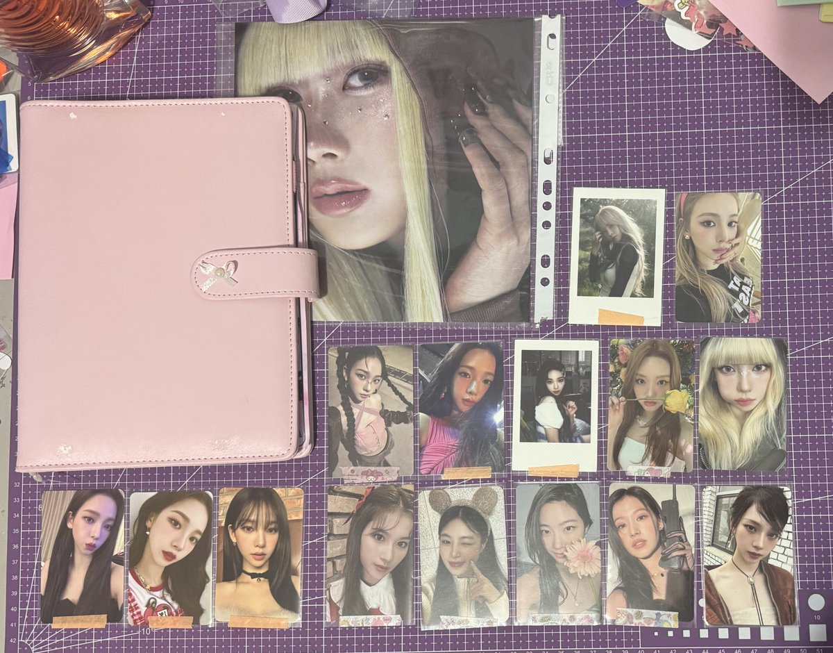 fb mega positivo pra <a href="/rsiecards/">lila 💭</a> que me vendeu esse set perfeito 💗
veio tudo mto bem embalado e protegido, lotado de brindes mega fofos e até mesmo oficiais 🥺😭
o processo de compra foi super tranquilo, mto obg ☝️