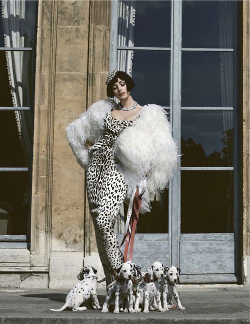 celestial_art_'s tweet photo. Monica Bellucci for Tatler Russia by Francesco Escalar https://t.co/TrygEHMfRJ