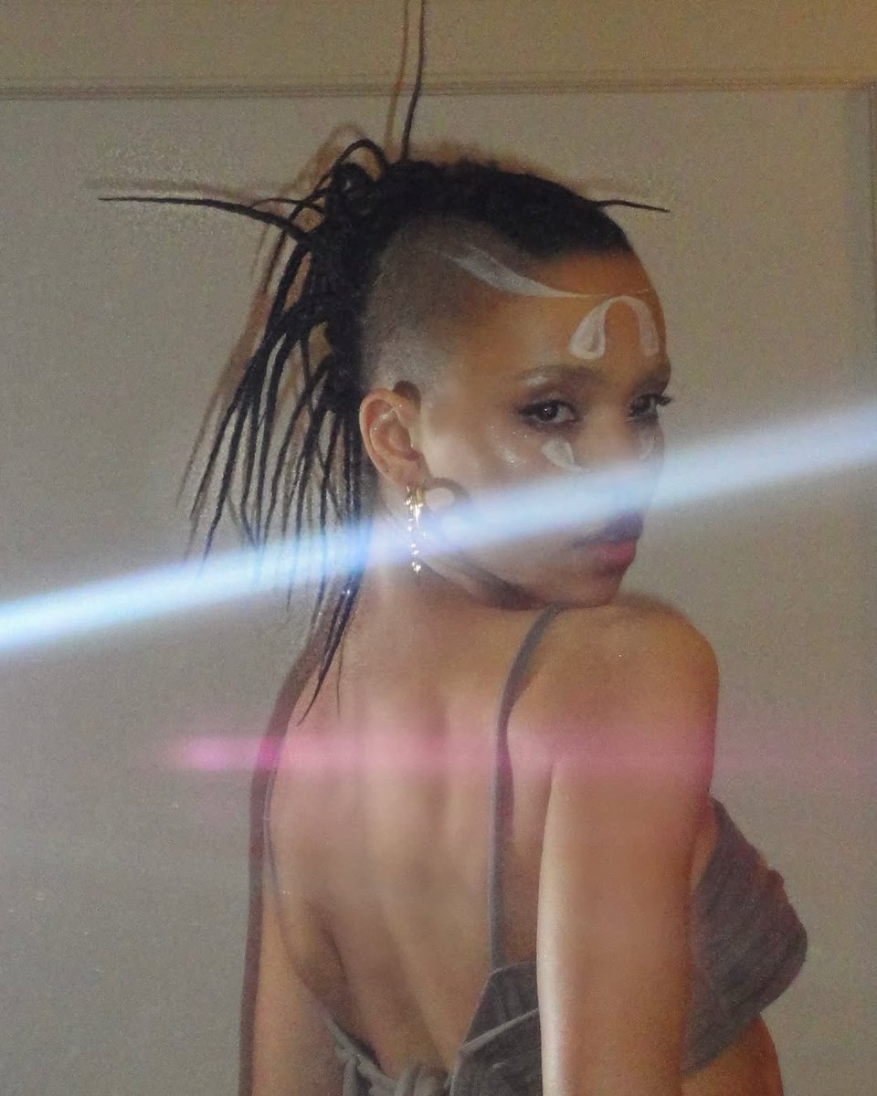 sleepygogh's tweet image. face reveal