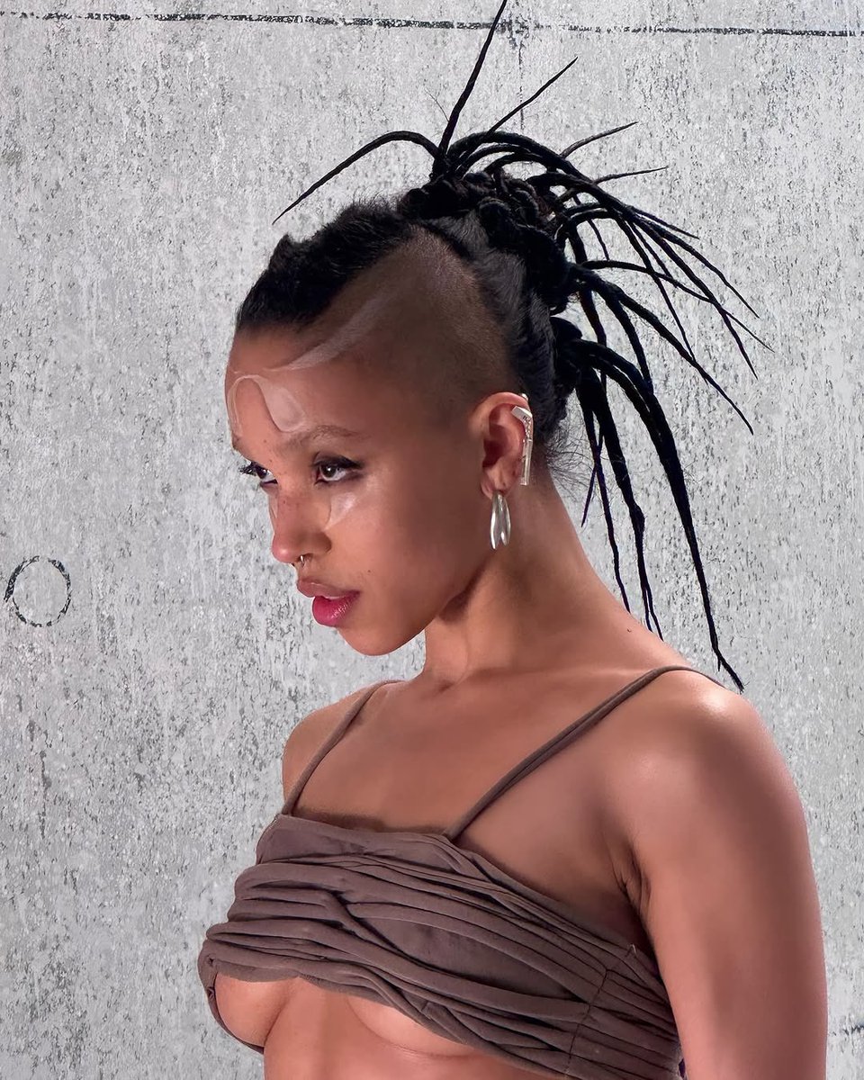 sleepygogh's tweet image. face reveal