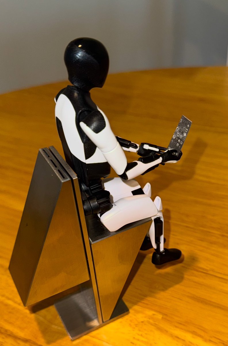 kylieaussie's tweet image. Now he's gone and ruined my salt and pepper shakers 🚽