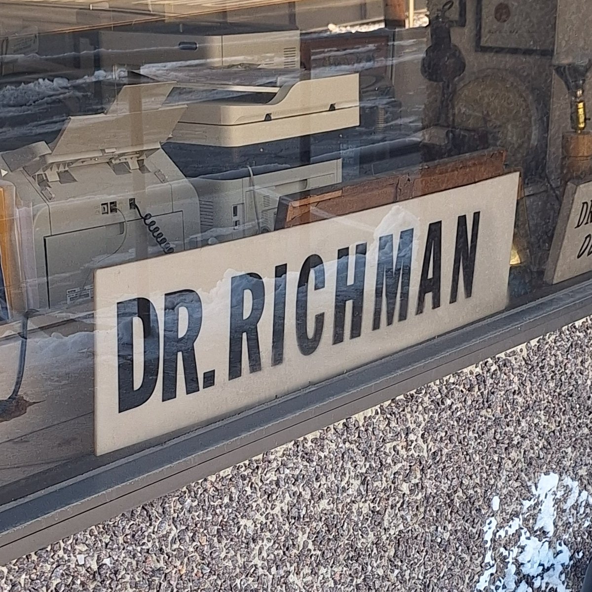 Me when security catches me breaking into a golf club, to steal tees or something idk:

I'm actually a surgeon and I make a lot of money so I play golf here.

My name?

Uhhh...it's...uhhhhhh...