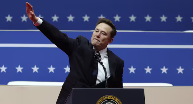 Fit Hitler d'un ton condescendant