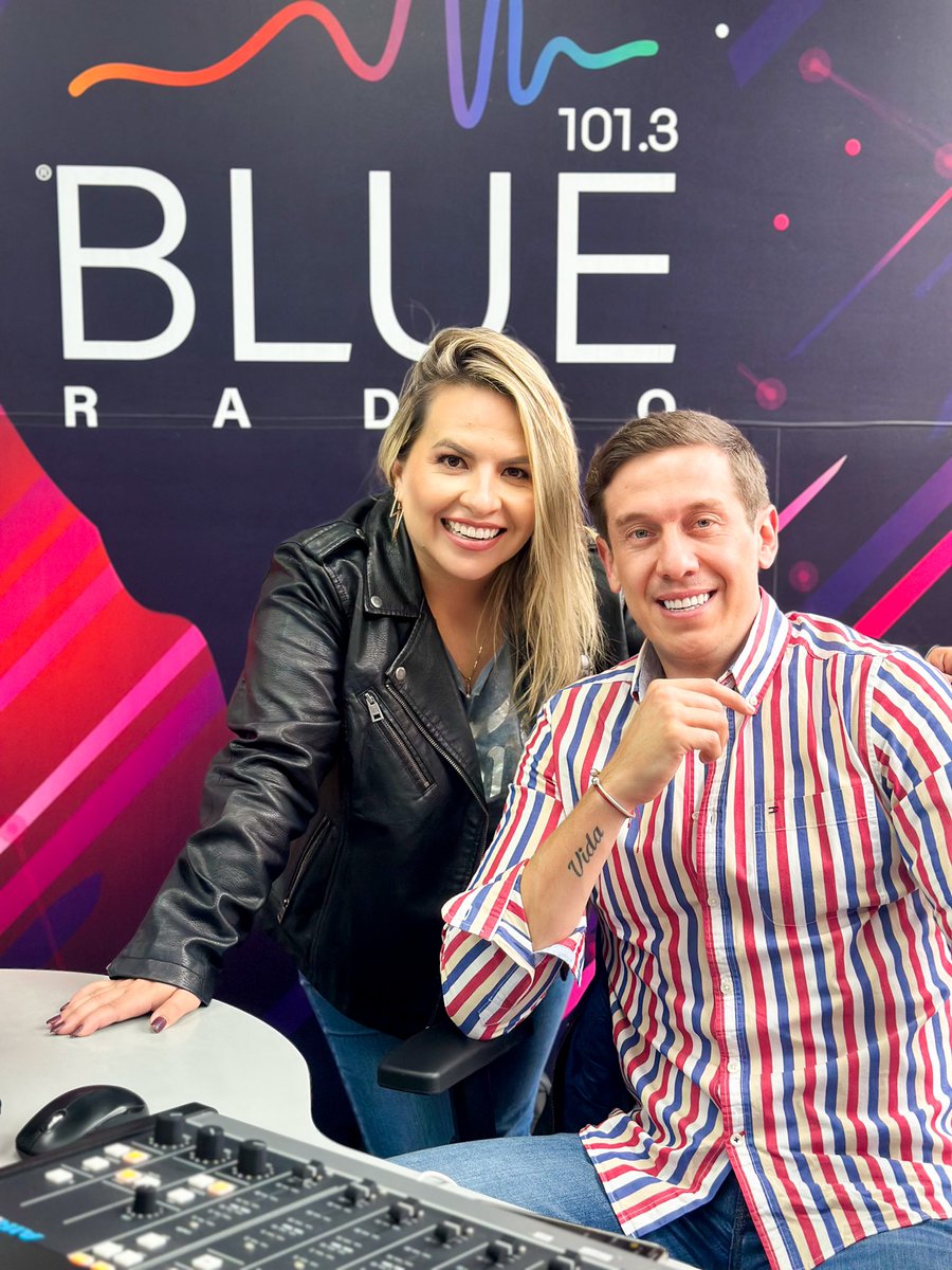 blueradioec's tweet photo. ¡Un @yayovicuna y una @solbets de la suerte 🍀 para que arranquen con todo esta semana en #BlueRadio 101.3! 📻🎙️💙
¿Qué canción escuchamos hoy en #BlueWay desde las 17h00? 🎧 https://t.co/NCv5YcN4SD