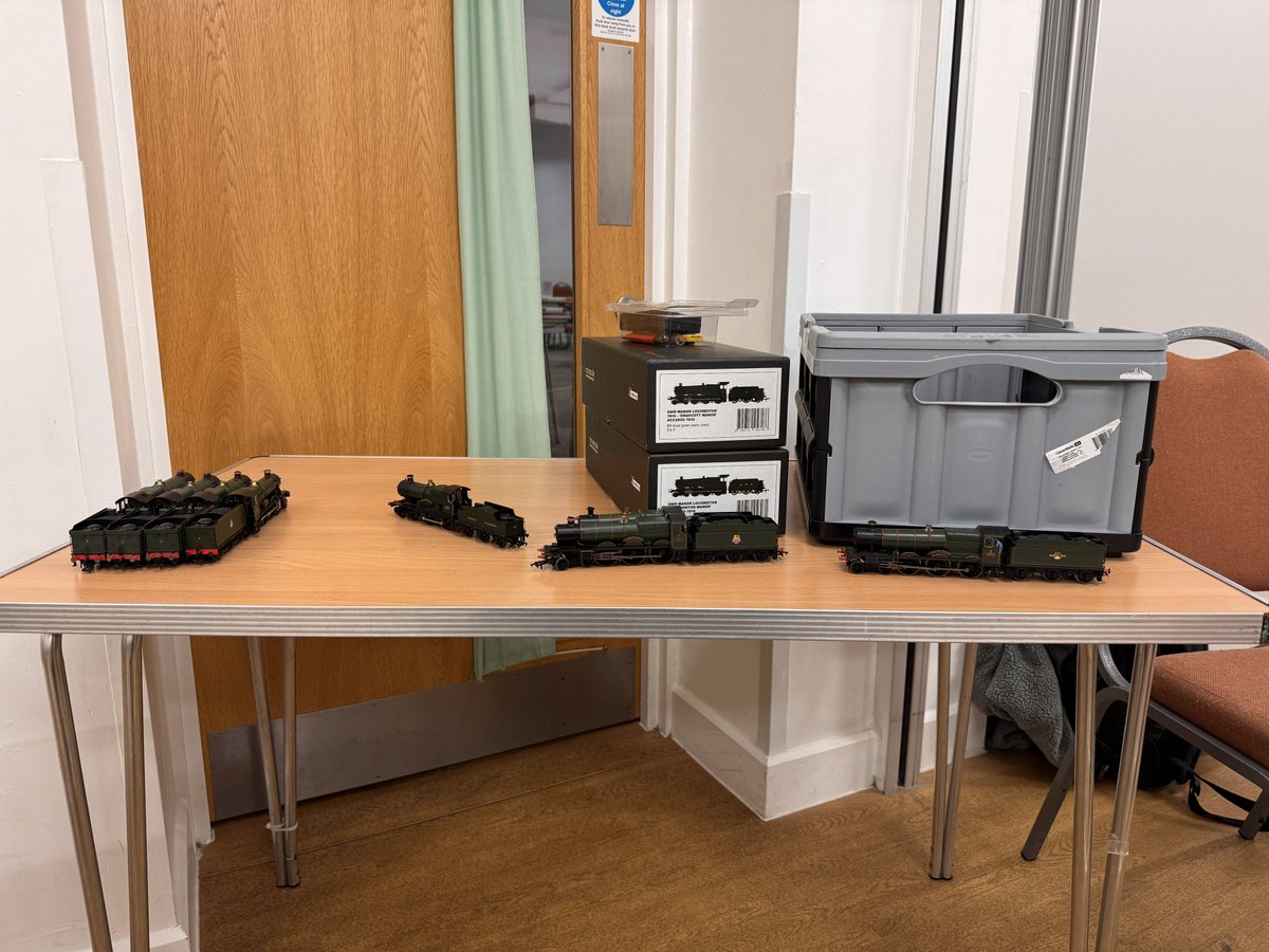 EEMRC's tweet image. What a fantastic evening at the Epsom and Ewell Model Railway Club! The test track was buzzing with activity as members worked hard on their kits and added wonderful details to their new models. All aboard for a great time!