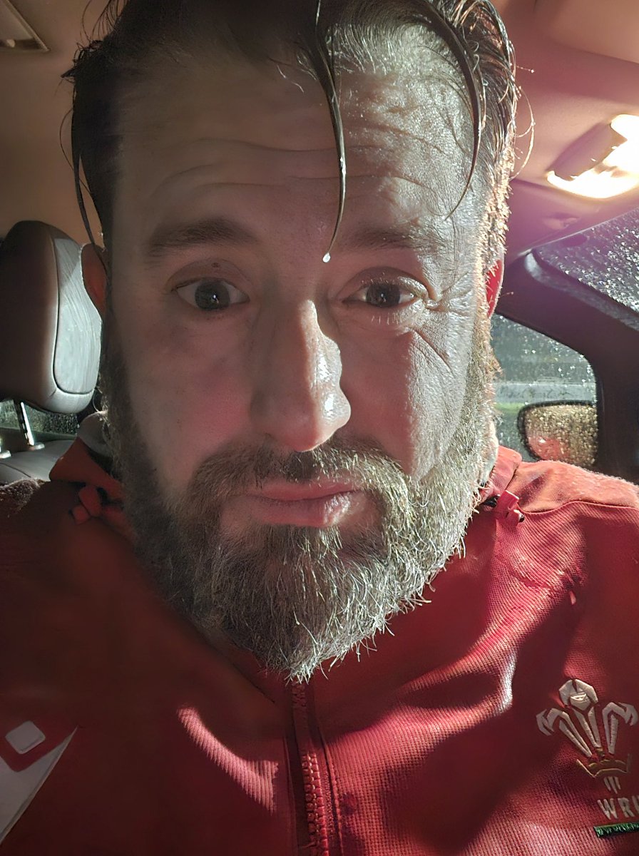 4 weeks since the last run out. Cold night. Rain. Enjoyed it though. 
#rugby