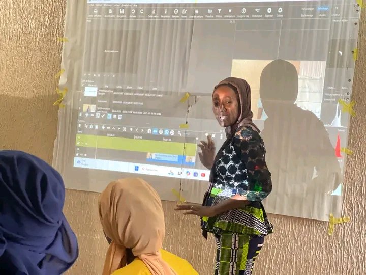 ONGSIRABASCHOOL's tweet photo. #𝑭𝒐𝒓𝒎𝒂𝒕𝒊𝒐𝒏_𝑴é𝒅𝒊𝒂 !📸

Du 13-17/01/ 2025, le personnel de l’ONG SIRABA SCHOOL a suivi une formation intensive sur les techniques médiatiques.
Cette formation a été bénéfique, alliant théorie et pratique. 
Merci à la formatrice pour sa pédagogie et sa patience. https://t.co/sYZTAxgPgw