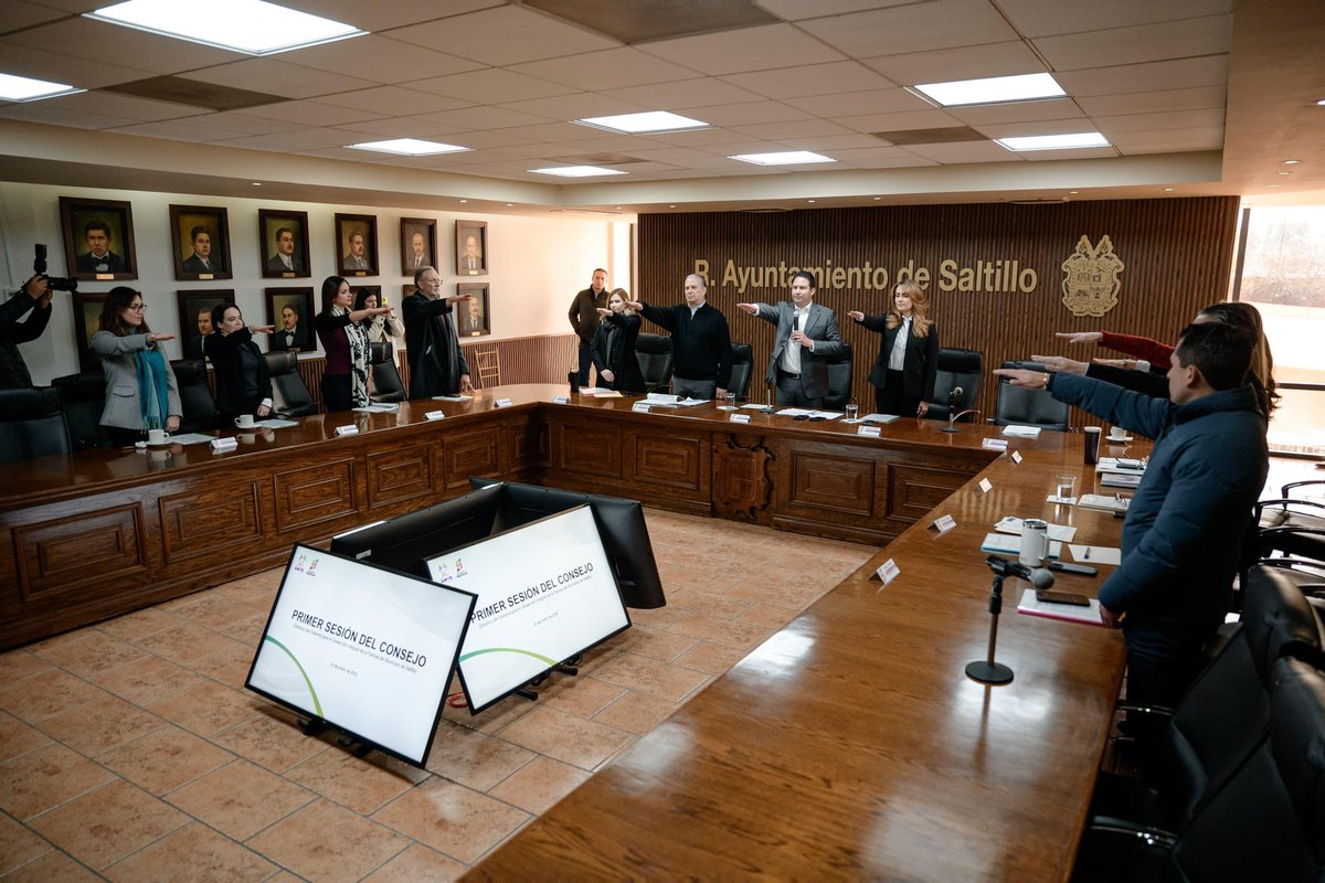 En nuestra Primera Sesión Ordinaria del Consejo Directivo del Sistema para el Desarrollo Integral de la Familia. Estamos emocionados por todos los proyectos que trabajaremos en conjunto con la sociedad civil en beneficio de nuestras familias saltillenses. #ConAmor 💕