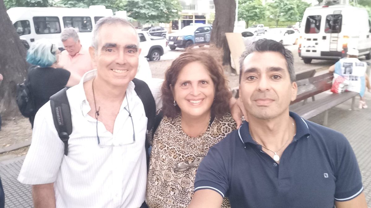 Líndisima foto de tres amigos cívicos camarógrafos republicanos ( con Luz Lasala <a href="/LuzDeRecoleta/">Luz Lasala</a> y Cristian Caccia ) que compartimos muchísimas movilizaciones cívicas y Actos en Memoria del Fiscal Alberto Nisman, como lo hicimos el Sábado 18 de Enero en el 10mo. Aniversario