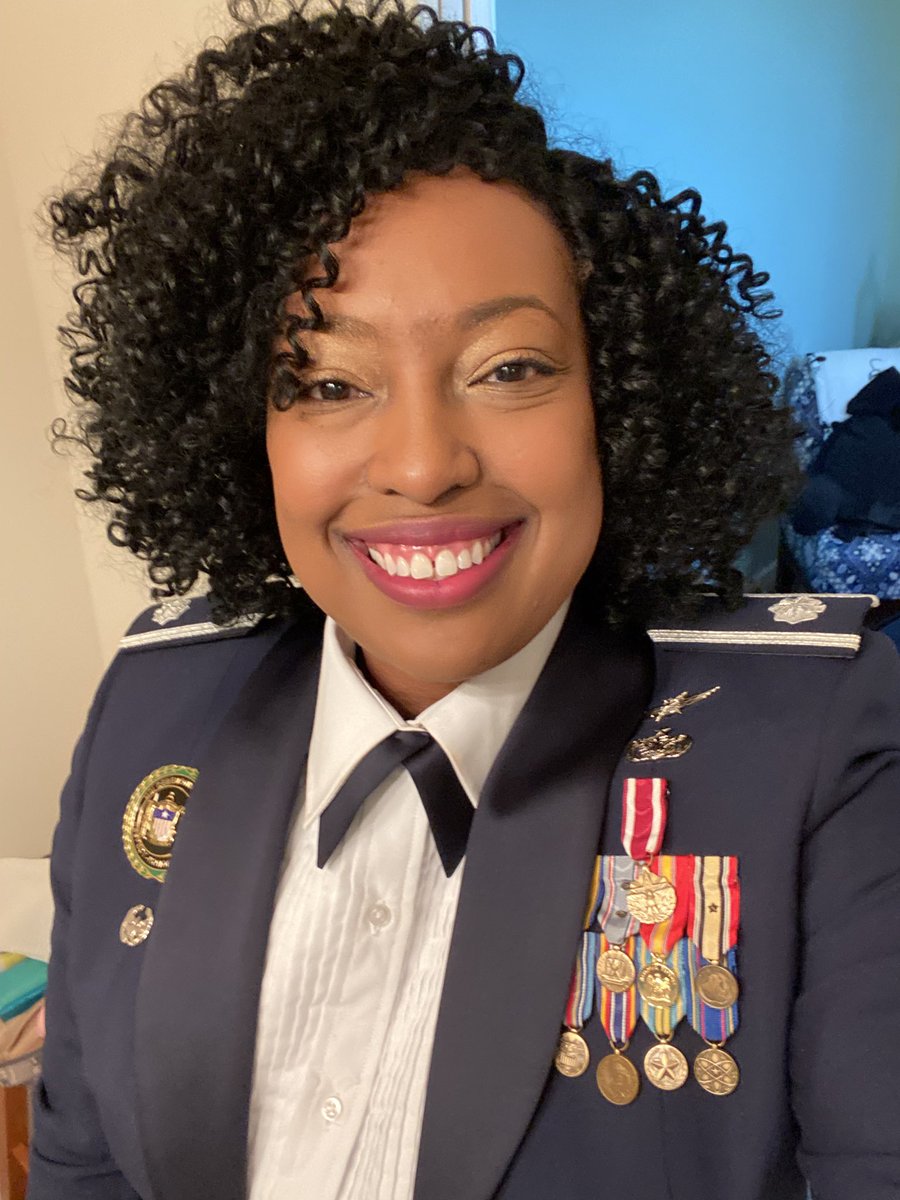 JenRuthGreen's tweet photo. Let’s go meet our new Commander-in-Chief! #CinCBall #PI60 https://t.co/XzZ7ERpg9H