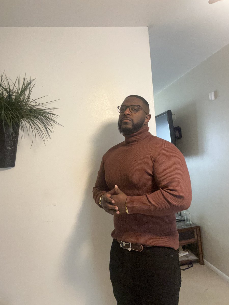 Deanwolf618's tweet image. Business man at day ☀️… super freak by night lol