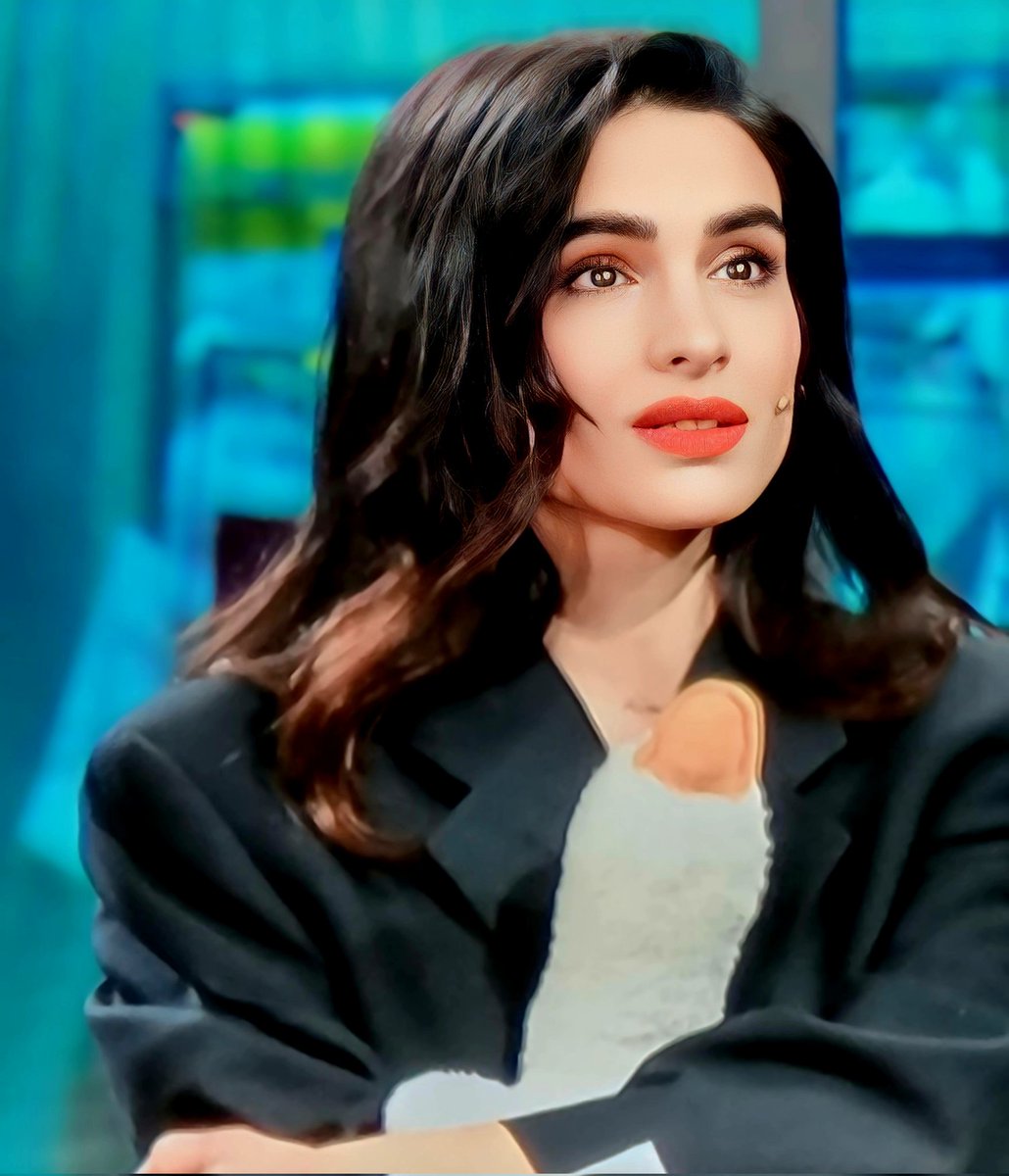 Davidmanoffire's tweet photo. Nos encanta Fariba Sheikhan actriz española de origen persa presenta su nueva peli "Adiós Madrid" ya en cines #LaRevuelta_TVE https://t.co/nDs5eiEbhE