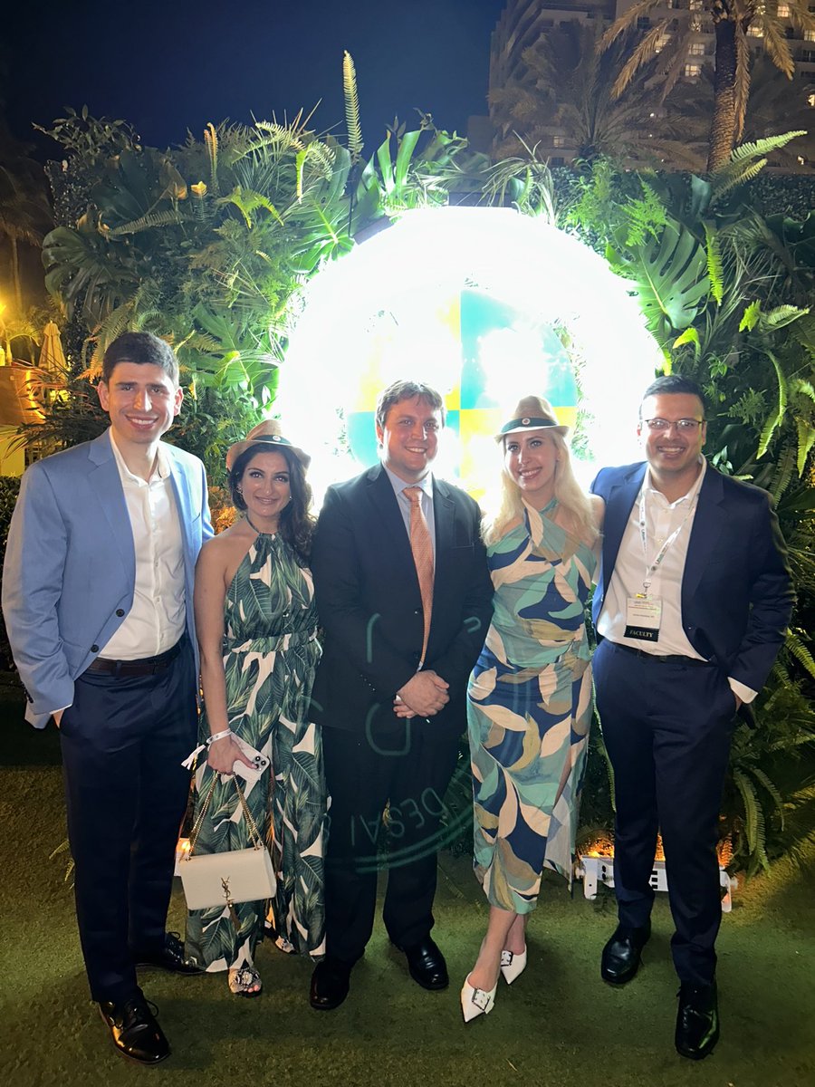 JessDelgado55's tweet image. Great weekend with @dsui_miami_uro on the beach 🏝️