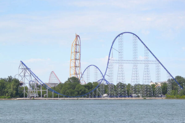 kilroymcspunk's tweet photo. @coasterchitchat @SixFlagsOverTX @BaynumSolutions @SixFlags Something something I swear I've seen other tall coasters with that color scheme https://t.co/awiUwkxHjk