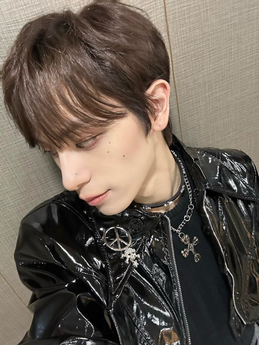 [💬] 250121 XLOV B.STAGE UPDATE — #HARU

"🖤📸🖤"

#XLOV #엑스러브 #HARU #하루 #ハル #暖琉