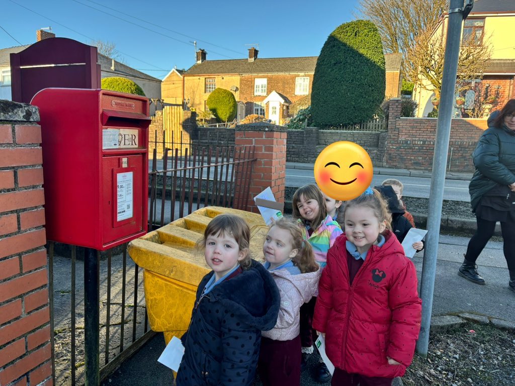 MrsJamesBHPS's tweet photo. #NurseryBHPS enjoyed a walk in the community when posting their letters. They spotted numbers on the letter box and are now waiting patiently for their letters to arrive.@BeaufortHillPri @EAS_EarlyYears https://t.co/zSDKPsCq8n