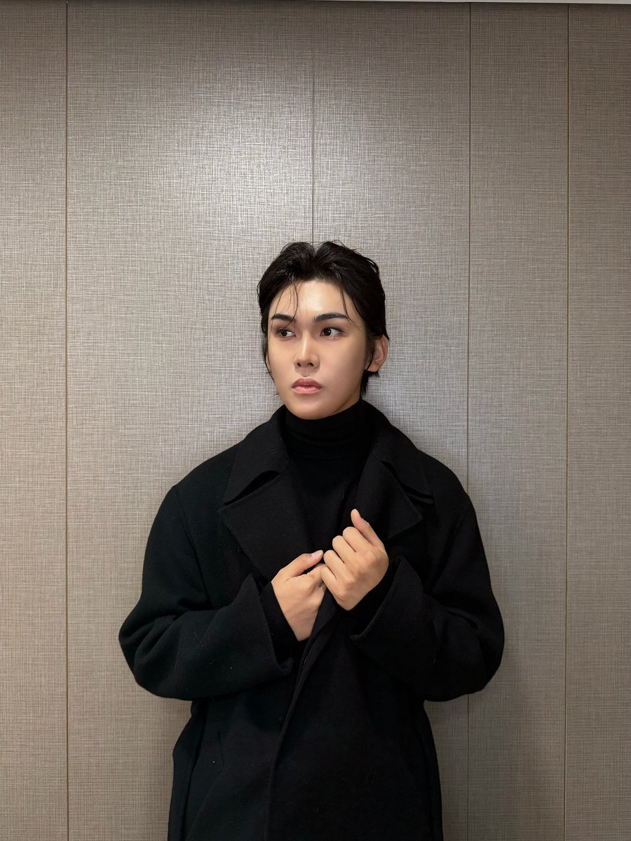 [💬] 250121 XLOV B.STAGE UPDATE — #HYUN

"'I’m on my way to meet EVOL' ,,,,,,,,,,,🖤"

#XLOV #엑스러브 #HYUN #현