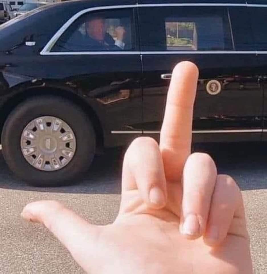 Damaan4u33's tweet photo. Fuck you, Donald Trump!🖕🖕🖕 https://t.co/vAwAi2ABJY
