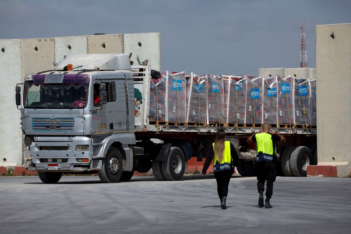 Around 915 aid trucks entered the Gaza Strip today, marking the second day of the ceasefire between Israel and Hamas, according to UN OCHA. 

🔴 LIVE updates: aje.io/43jy7a