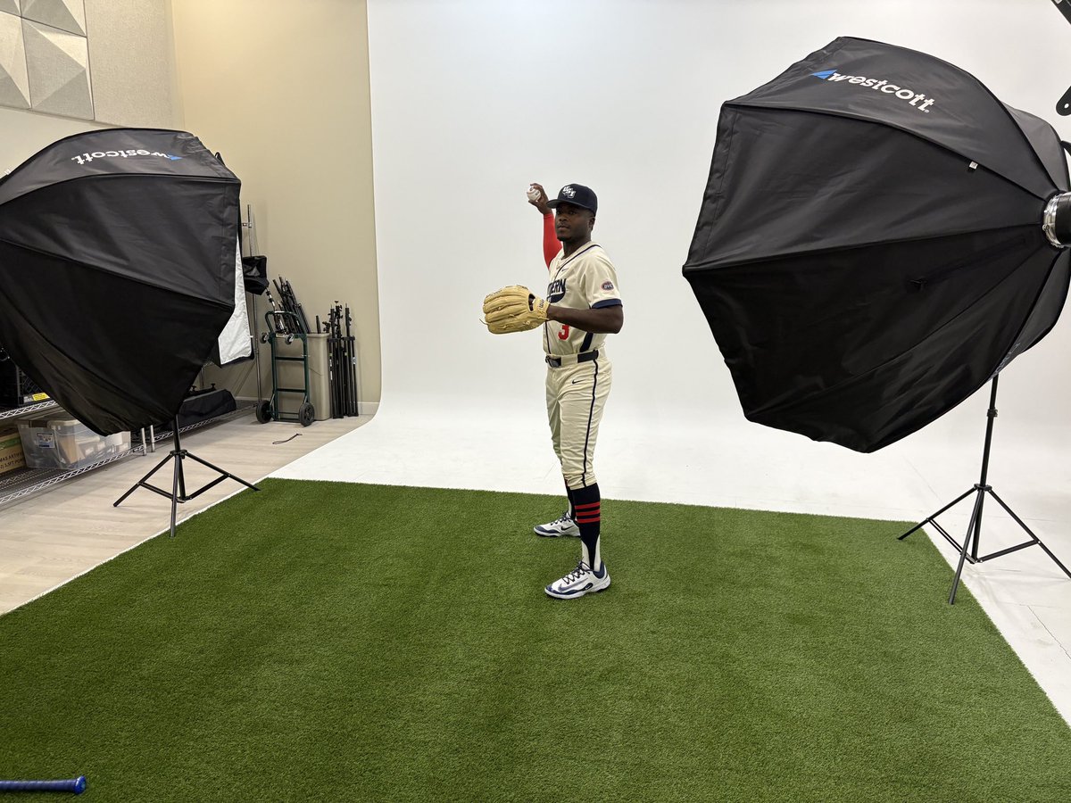 USIAthletics's tweet photo. @USIBaseball Photo Day! #GoUSIEagles https://t.co/72HeLloBSs