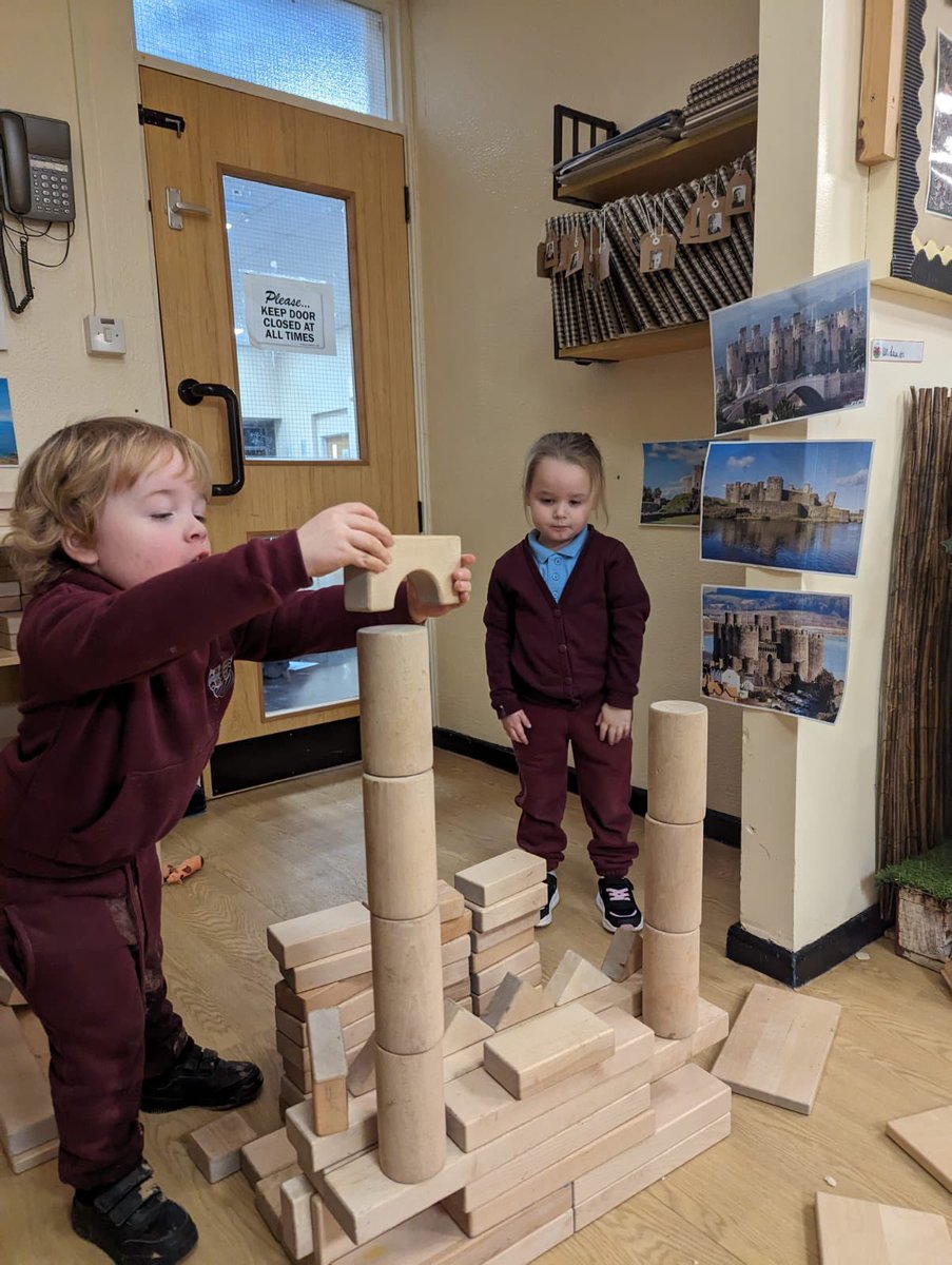 MrsJamesBHPS's tweet photo. The mathematical language used during block play is just wonderful! #NurseryBHPS @BeaufortHillPri  @EAS_EarlyYears https://t.co/1paUmPdmal
