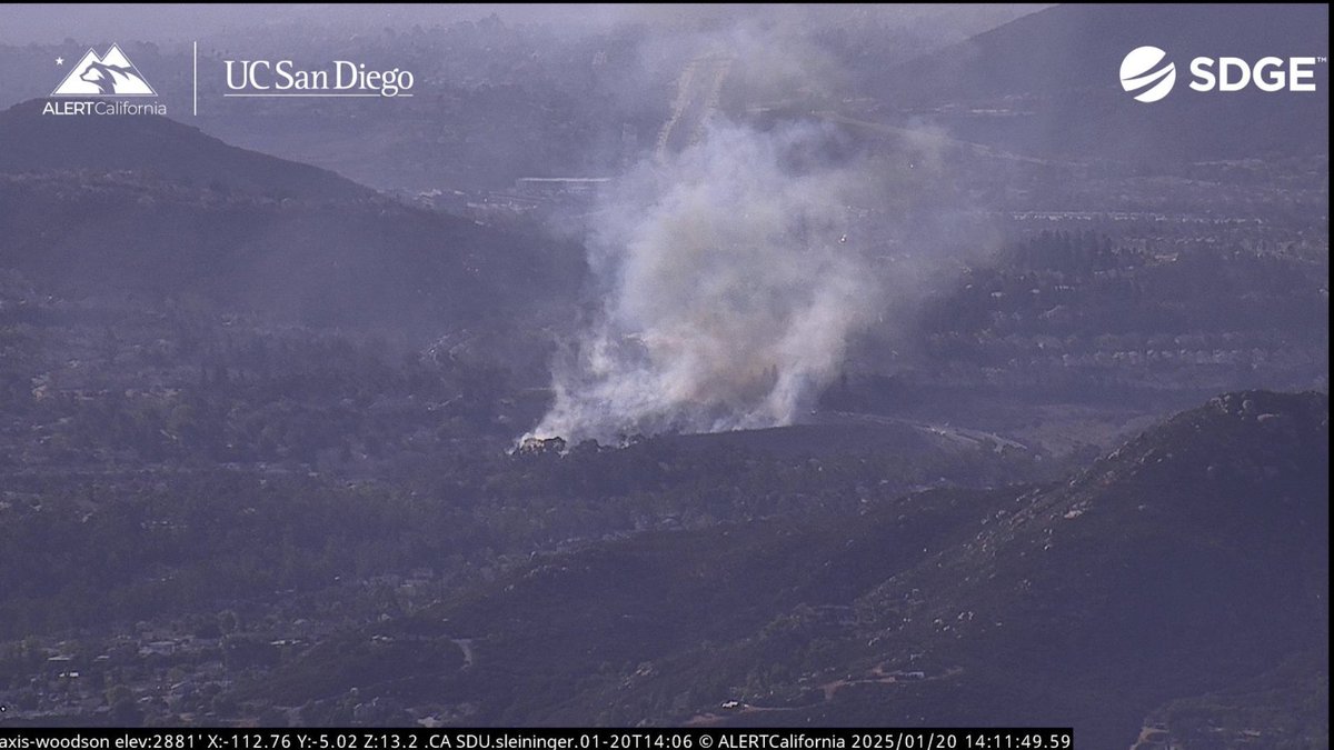 ZeroDayMedia4U's tweet photo. #TedWilliamsFire 5 nearest engines of any type have been requested by incident command. Current view of the fire. https://t.co/s9GNV8SoKJ